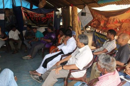 கேப்பாபுலவு மக்களுடன் வெளிநாட்டு பிரதிநிதிகள்