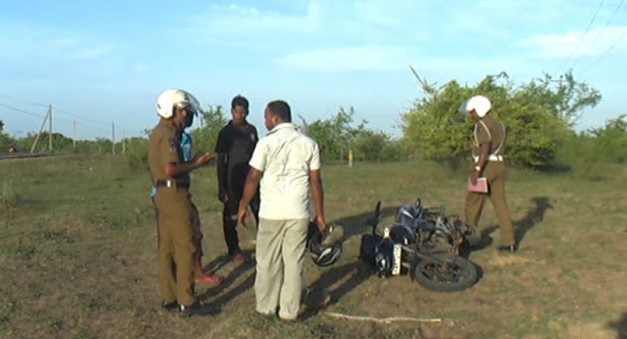 கரவெட்டியில் மோட்டார் சைக்கிள் விபத்து - கேணிக்குள் விழுந்து சாரதி பலி!