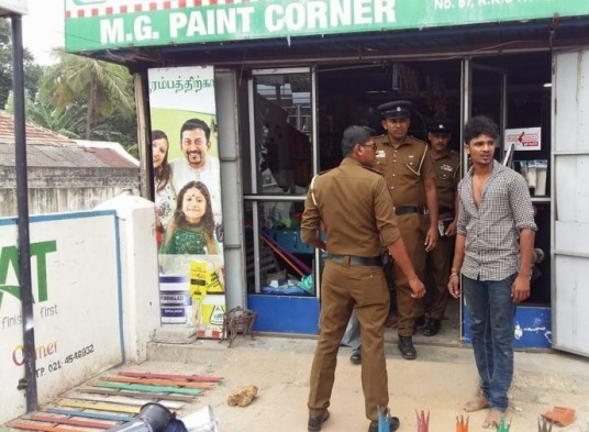 யாழில் இளைஞர் குழு மீண்டும் அட்டகாசம்!! அடித்து நொருக்கப்பட்டது வர்த்தக நிலையம்!!