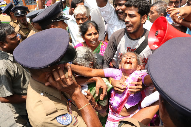 யாழ்.போராட்டத்தை அநாகரிகமாக அடக்கிய பொலிஸார்