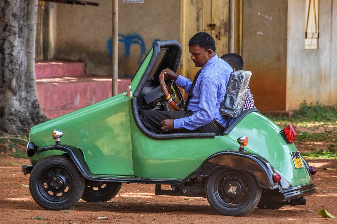 யாழ்ப்பாணத்தில் உருவாக்கப்பட்ட கார்களின் கண்காட்சி...