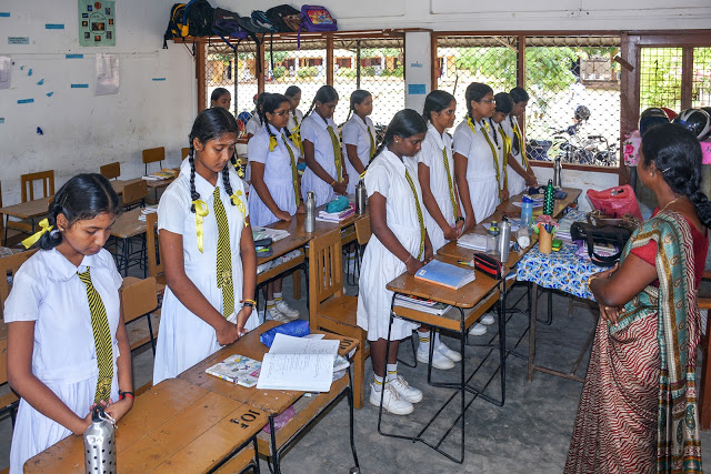 யாழ் வேம்படி பெண்கள் உயர்தரப் பாடசாலை மாணவர்கள் போரில் கொல்லப்பட்ட உறவுகளுக்கு அஞ்சலி!