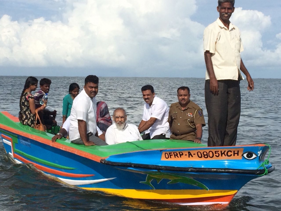 இரணைதீவு மக்களை சந்தித்தார் வடமாகாண முதலமைச்சர் சீ.வி.விக்னேஷ்வரன்..