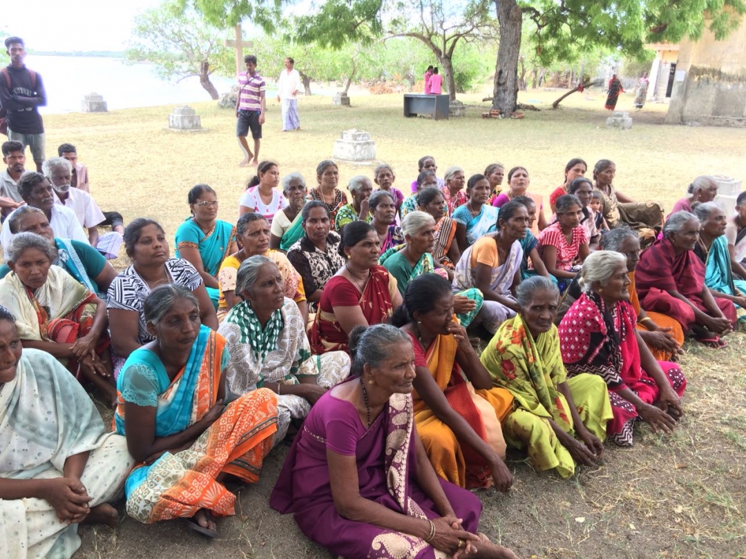 இது எங்கள் மண் இங்கிருந்து எங்கும் செல்லமாட்டோம், இரணைதீவு மக்கள் திடம்..