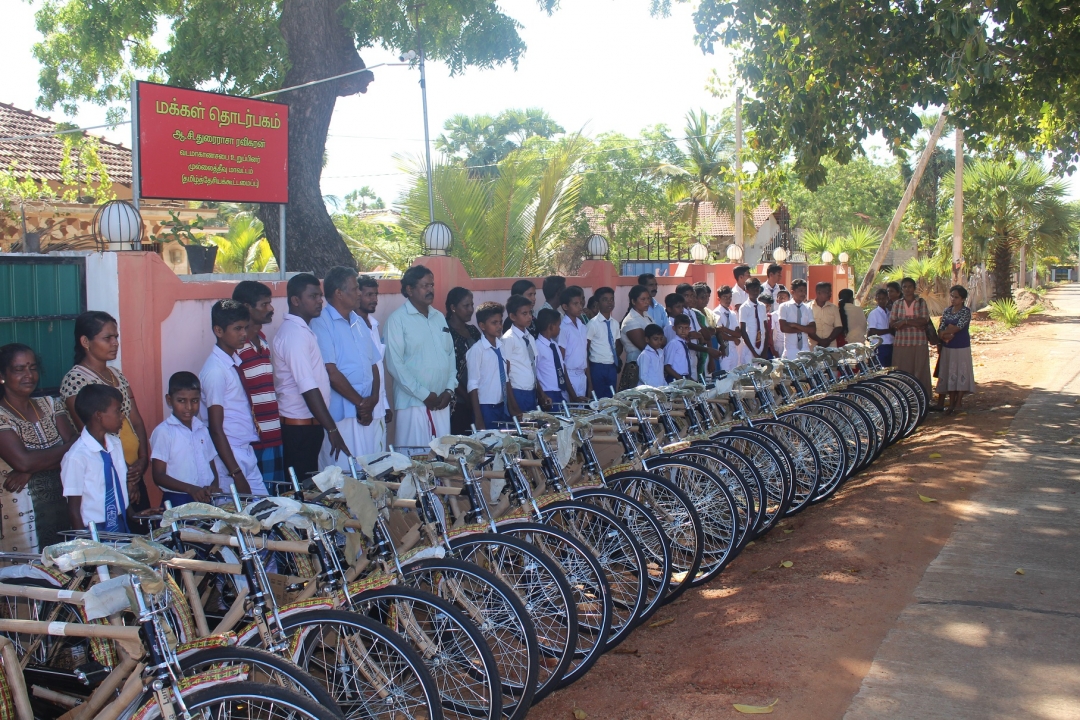 30 மாணவர்களுக்கு துவிச்சக்கர வண்டிகளை வழங்கினார் மாகாணசபை உறுப்பினர் து.ரவிகரன்..