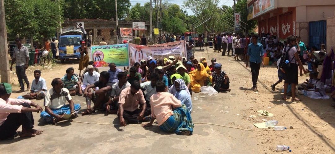 மத்திய,மாகாண அமைச்சர்கள் வரும்வரை போராட்டம் தொடரும் சுழிபுரம் மக்கள் உறுதி..