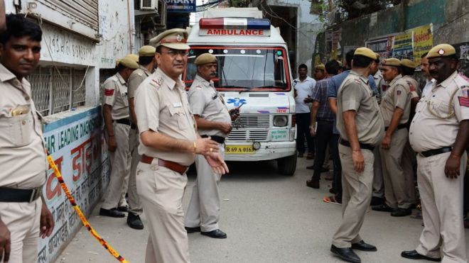 டெல்லியில் ஒரே குடும்பத்தை சேர்ந்த 11 பேர் தூக்கிட்டு இறந்தது எப்படி?