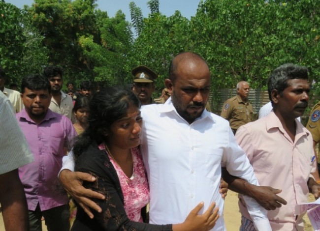 தந்தையின் இறுதிச் சடங்கில் சடங்கில் அரசியல் கைதி: - 13 வருடங்களின் பின் நடந்த நெகிழ்ச்சி