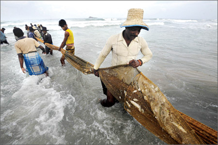 வடமாகாண மீனவர்கள் குறித்த கலந்துரையாடலில் வடமாகாணம் சாராத இருவர்..