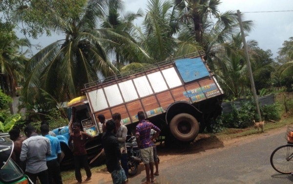 பெற்றோருடன் நெல்லியடி நகருக்குச் சென்ற சிறுமிக்கு ஏற்பட்ட நிலை!