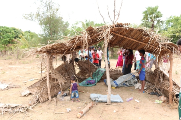 மீளக்குடியேறிய குடும்பங்கள் மீது தாக்குதல் - சிவில் பாதுகாப்பு படை அடாவடித்தனம்!