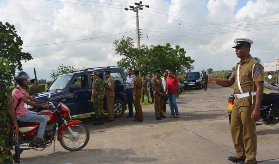 மட்டக்களப்பு- வவுணதீவு துப்பாக்கி சூட்டை நடாத்திய மா்ம நபா்கள் பொலிஸாாின் துப்பாக்கிகளையும் எடுத்து சென்றனா்..