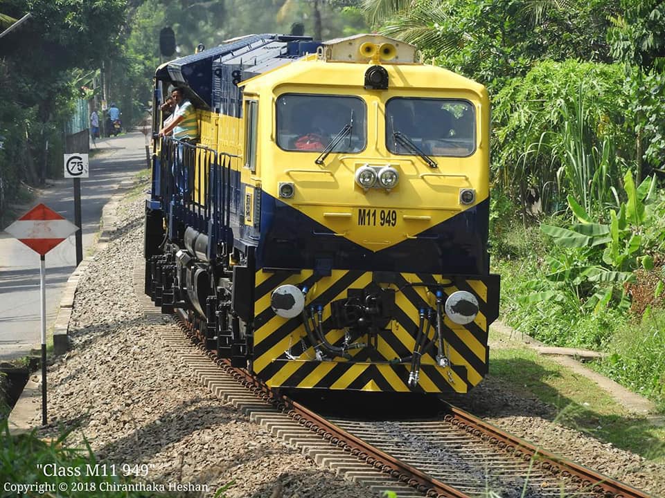 இந்தியாவிடமிருந்து கொள்வனவு செய்யப்பட்ட மற்றொரு ரயில் வெள்ளோட்டமாக யாழ்ப்பாணம் வருகிறது..