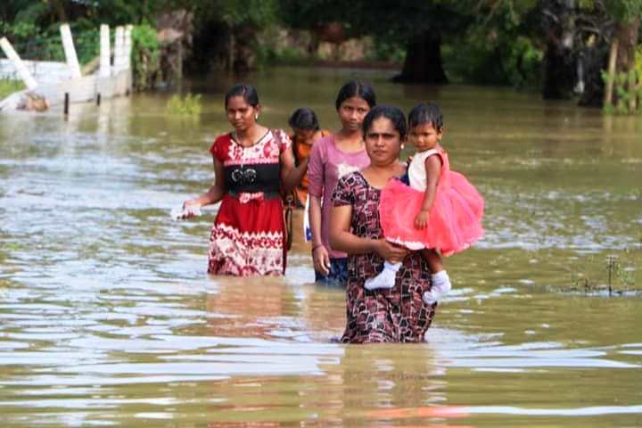 வடமாகாணத்தில் வெள்ளம் மற்றும் கனமழையினால் பாதிக்கப்பட்டவா்களின் தொகை 70 ஆயிரத்தை தாண்டியது..