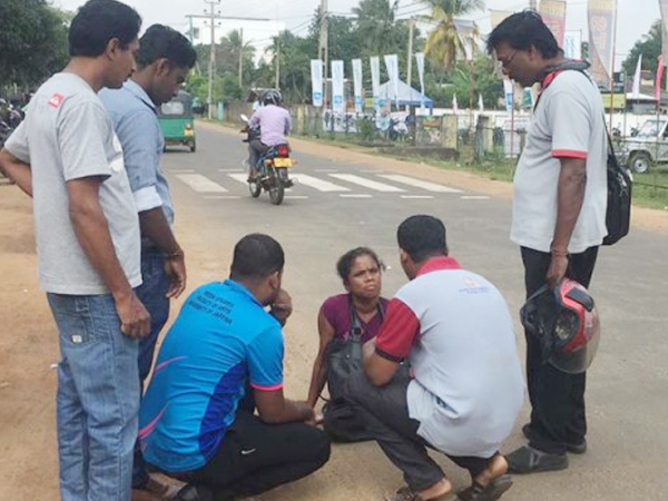 வவுனியாவில் அதிர்ச்சி சம்பவம் - பிள்ளைகளுக்காக போலியாக நடித்து யாசகம் பெற்ற பெண்!