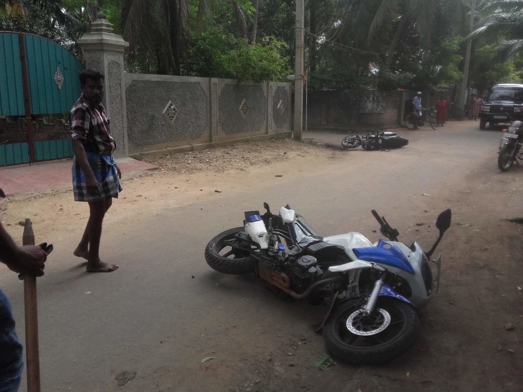 யாழ்.கொக்குவில் மேற்கு பகுதியில் பாரிய கோஷ்டி மோதல்.. நடந்தது என்ன?