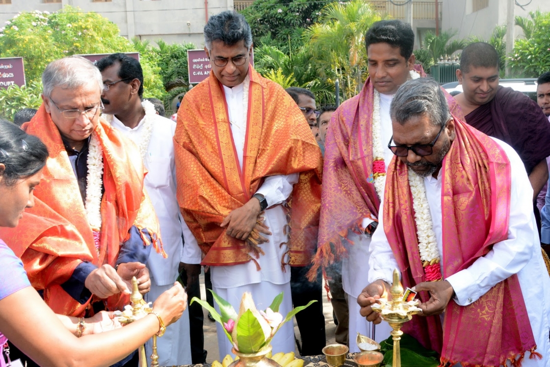 தமிழா்களுக்கு மரணச் சான்றிதழும், பணமும் கொடுக்கலாம். இராணுவத்திற்கு பொதுமன்னிப்பு கொடுங்கள். சம்பிக்க கூறுகிறாா்..