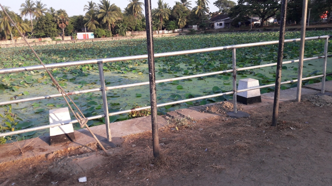 ஆாியகுளத்தை பாதுகாப்பதில் யாழ்.மாநகரசபை தீவிரம், சுற்றுவேலி அமைக்கும் பணிகளை தொடங்கியது.