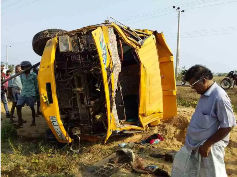 யாழ்.மட்டுவில் பகுதியில் கோர விபத்து, ஒருவர் உயிரிழப்பு, இருவர் படுகாயம்..