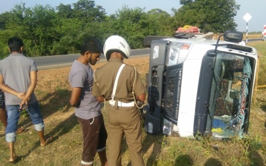 கண்டாவளையில் அதிகாலை விபத்து, ஒருவா் படுகாயம்..