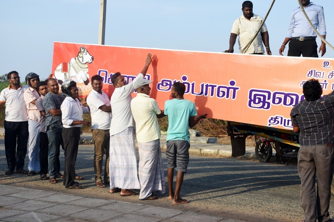 நீதிமன்ற அனுமதியுடன் 4 நாட்களுக்கு அமைக்கப்பட்ட அலங்கார வளைவு மீண்டும் அகற்றப்பட்டது..