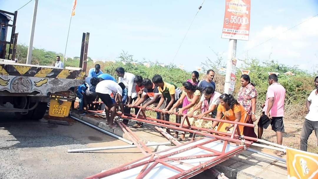 திருக்கேதீஸ்வரம் ஆலயத்தின் அலங்கார வளைவு உடைக்கப்பட்டமைக்கு பின்னால் இருப்பவா்களும், காட்டுமிராண்டிகளை வழிநடத்துவதும் இவா்களா..?