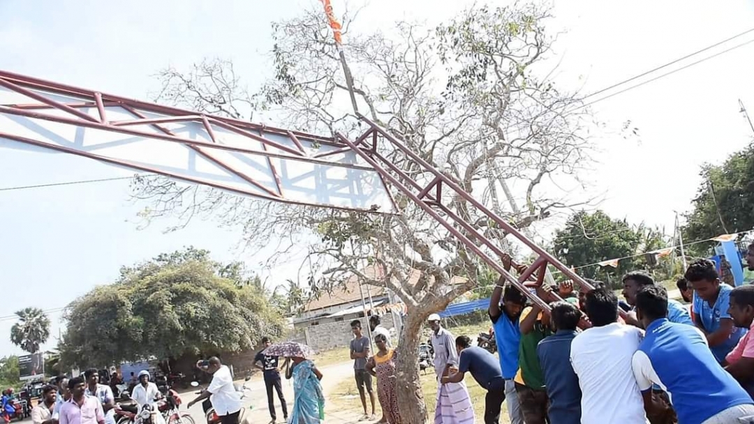 புகைப்படங்கள், வீடியோக்களை ஆதாரமாக கொண்டு, அங்கு நின்ற சகலரையும் கைது செய்யுங்கள். பாதிாியாா்களும் சிக்குவா்..