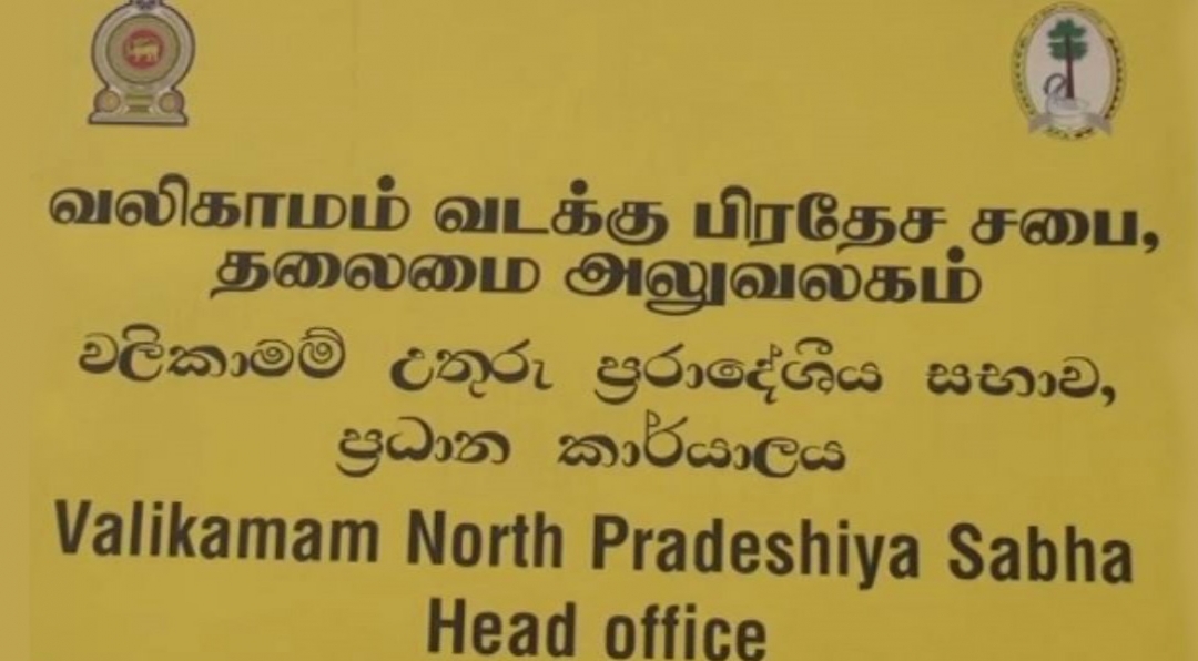 பிரதேசசபை செயலாளரை இடமாற்றம் செய்ய சதி..! ஆதரவாக வலுக்கும் குரல்.