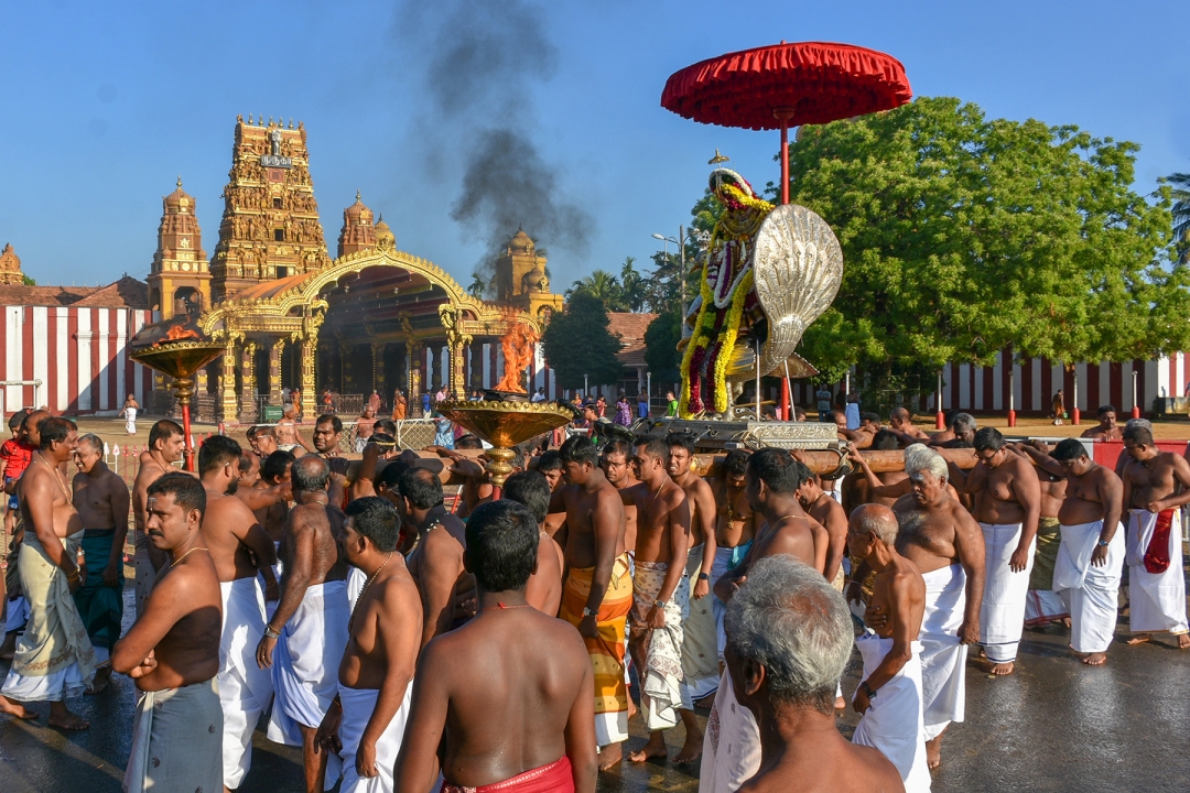 வள்ளி,தெய்வானை சமேதராக எழுந்தருளிய நல்லுாா் கந்தன்.. புத்தாண்டு சிறப்பு பூசை வழிபாடுகள்.