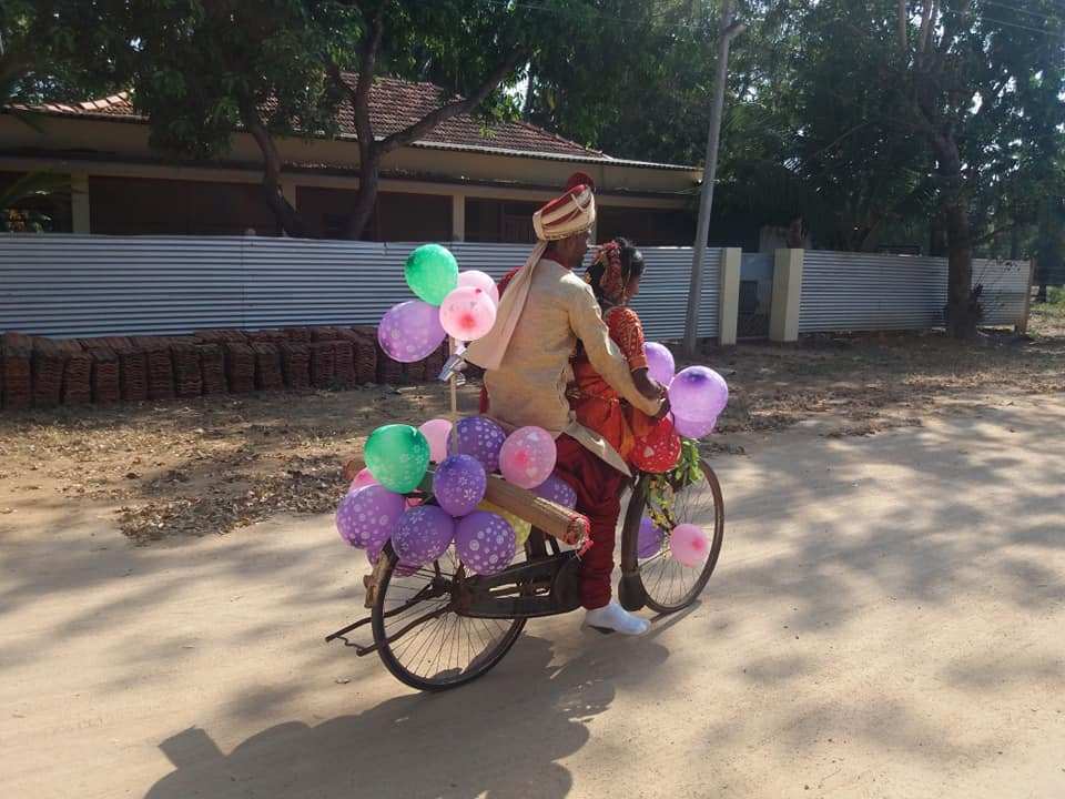 இப்படி ஒரு திருமண ஊா்கோலத்தை உங்கள் வாழ்நாளில் பாா்த்திருக்க வாய்ப்பில்லை..