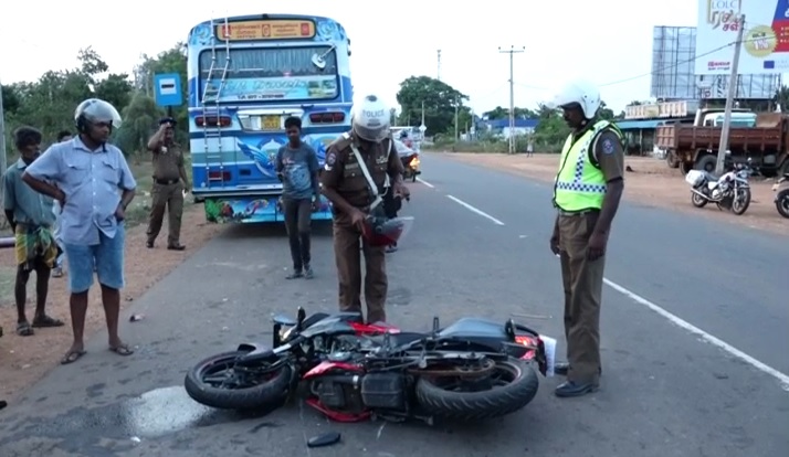 கிளிநொச்சியில், இரணைமடு சந்தியில் கோர விபத்து - இரு இளைஞர்கள் பலி!