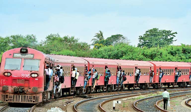 இலங்கையில் அத்தியாவசிய துறையாக மாறும் புகைரத சேவை..