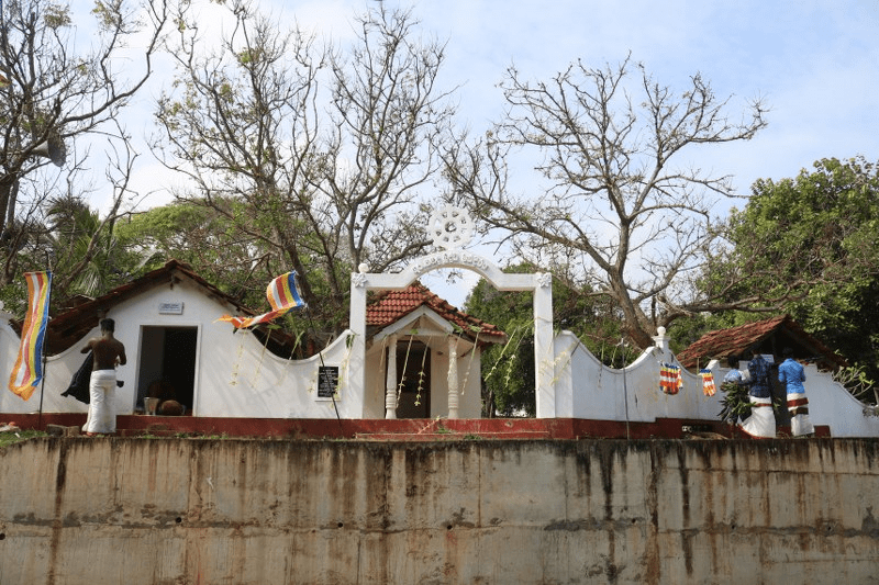 பொங்கலுக்குப் போட்டியாக பிரித் ஓதும் பிக்கு - செம்மலையில் பரபரப்பு!