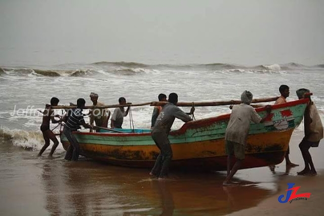 மீனவா்களுக்கு எச்சாிக்கை..! நாளை காலை 8 மணி தொடக்கம் நாளை மறுதினம் காலை 8 மணிவரை இந்த பகுதிகளில் மீன்பிடிக்க செல்லாதீா்கள்.