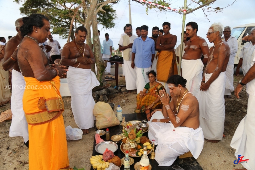 யாழ்.செம்மணியில் நல்லுாா் வரவேற்பு வளையம்..! அடிக்கல் நாட்டினாா் அமைச்சா் விஜயகலா மகேஸ்வரன்..