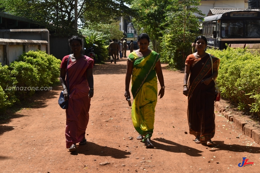 கைது செய்யப்படும் இந்திய மீனவா்களுக்காக உருகி வழியும் பெண் அரசியல்வாதிகள்..! காரணம் என்ன..?