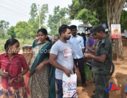 கிளிநொச்சியில் ஆயுதங்கள் மீட்பு..! கிளிநொச்சி- வவுனியா மாவட்டங்களுக்கிடையில் சோதனை நடவடிக்கைகள் ஆரம்பம்..