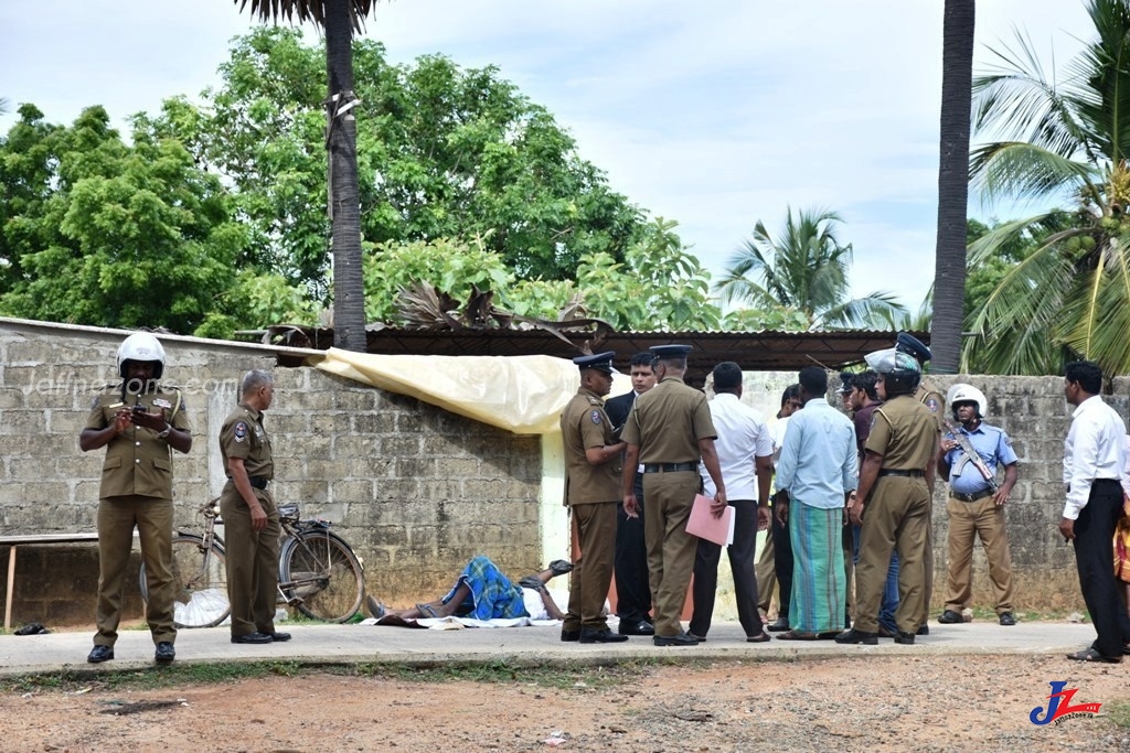 கடற்கரையில் காற்றுவாங்கபோன வயோதிபாின் தலையில் தென்னை மர குற்றியை போட்டு கொலை..! நிந்தவூாில் கொரூரம்..