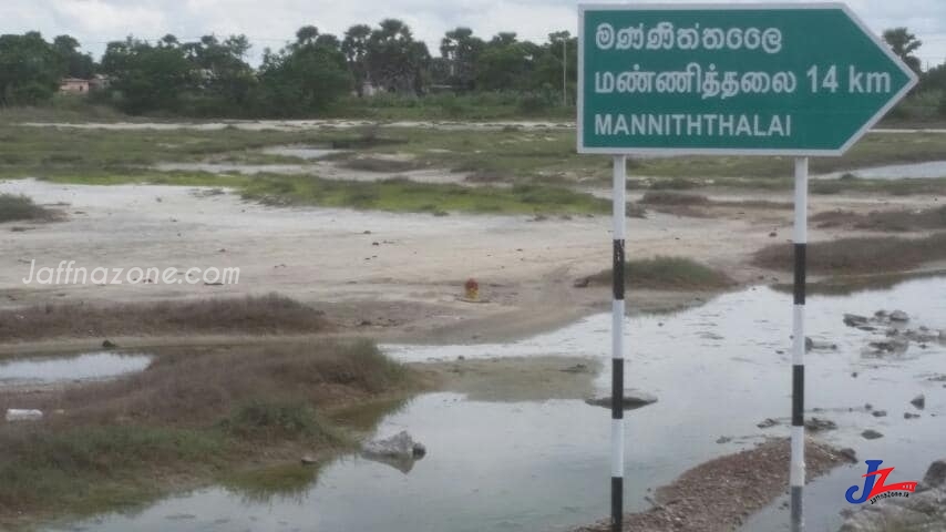 கடல் மற்றும் வீதியை கூட விட்டுவைக்காத வனவள திணைக்களம்..! பூநகாில் வனவள திணைக்களம் அடாவடி..