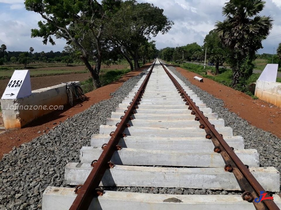 யாழ்.மல்லாகம்- கட்டுவன் இடையில் புகைரதத்தை கவிழ்க்க சதி..! தீவிர விசாரணையில் களமிறங்கியுள்ள பொலிஸாா்..