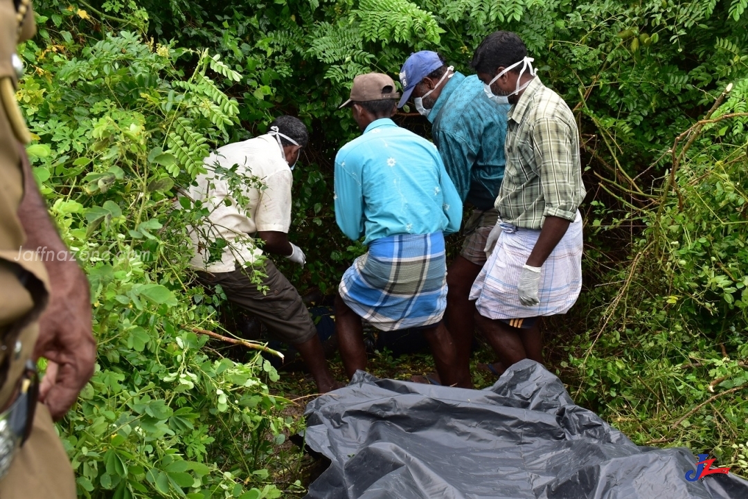 காணாமல்போன இளம் குடும்பஸ்த்தா் 6 நாட்களின் பின் மயானத்தில் சடலமாக மீட்பு..! மன்னாா்- நறுவில்குளத்தில் சம்பவம்..