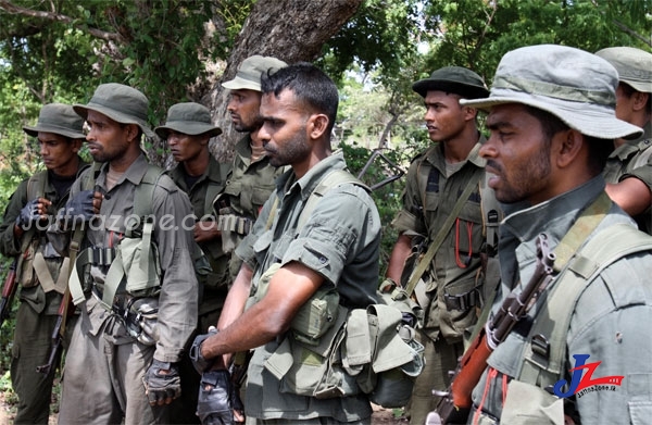 இராணுவ சிப்பாய் மீது சரமாாி வாள்வெட்டு தாக்குதல் நடாத்தி துப்பாக்கியை பறித்தவா் கைது..! துப்பாக்கி மீட்பு..