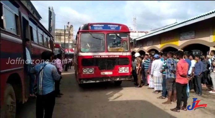 சாரதியின் கவனயீனம்..! முதியவர் மீது மோதிய பேருந்து, படுகாயமடைந்த முதியவர் யாழ்.போதனா வைத்தியசாலையில்..