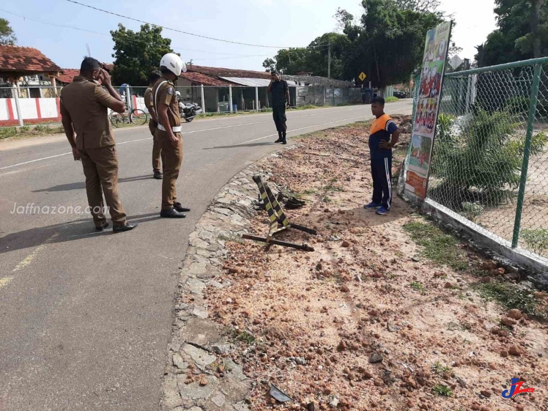 முல்லைத்தீவு- வட்டுவாகலில் கோர விபத்து..! ஒருவர் சம்பவ இடத்திலேயே பலி, மேலும் ஒருவர் ஆபத்தான நிலையில்.