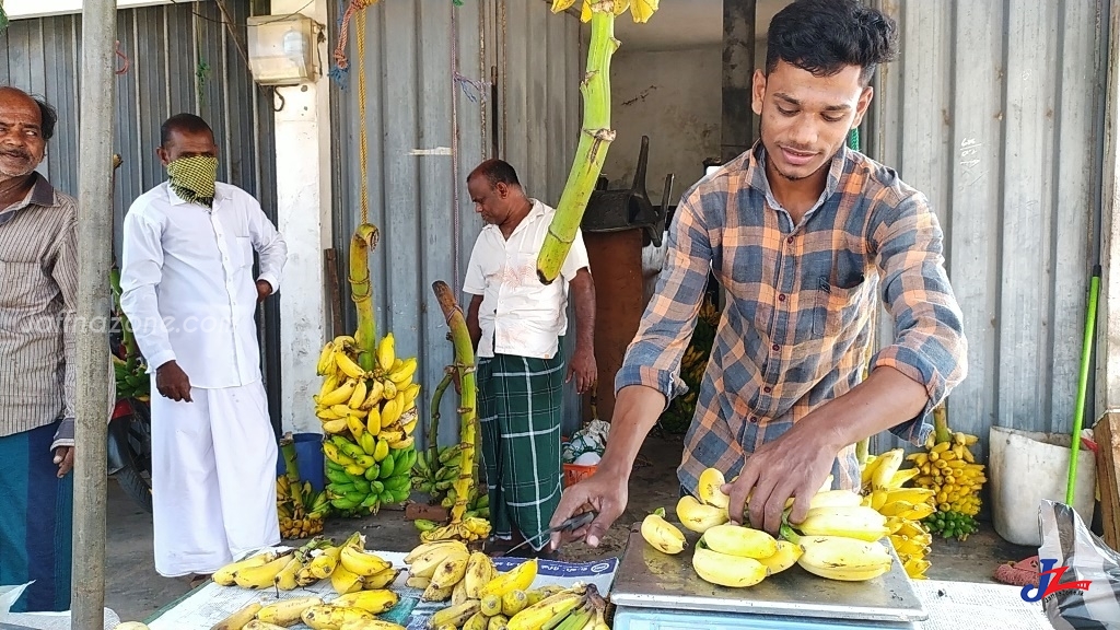 அம்பாறையில் ஊரடங்கு தளர்த்தப்பட்டதன் எதிரொலி-மக்கள் பொருட்கொள்வனவில் ஆர்வம்