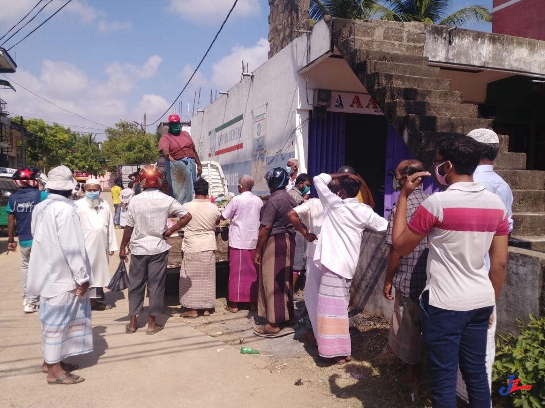 அம்பாறை மாவட்டத்தில் ஊரடங்கு தளர்த்தப்பட்ட நிலையிலும் பொதுமக்களின் நடமாட்டம் குறைவு