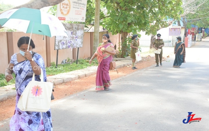 வவுனியாவில் சிறுவர் உரிமைகள் தொடர்பான விழிப்புணர்வு ஊர்வலம்!!