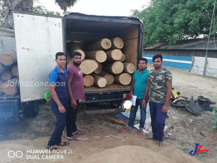 அதிகாலையில் பொலிஸார் அதிரடி..! கள்ளமரம் வெட்டிக் கொண்டிருந்தவர்கள் தப்பி ஓட்டம்..