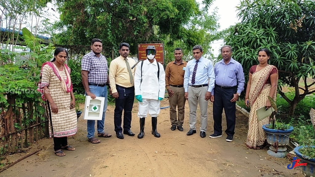 சிறந்த விவசாய நடைமுறை (GAT) பண்ணையாளர்களுக்கு கிருமி நாசினிப்பாவணை பாதுகாப்பு உபகரணங்கள் வழங்கும் நிகழ்வு