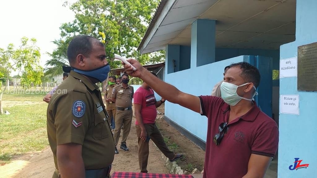 அம்பாறையில் பொலிஸ் இராணுவம் விசேட அதிரடிப்படையினரின் தபால் மூல வாக்களிப்பு